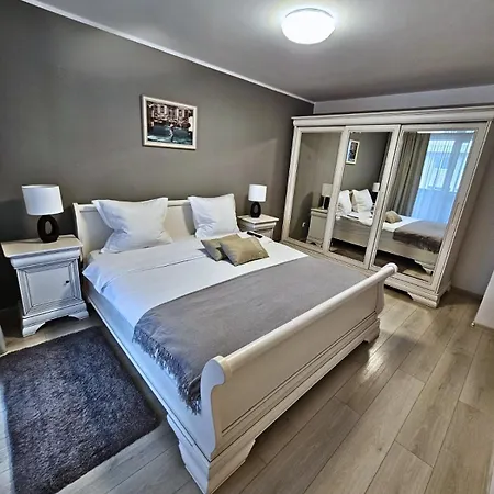Julia Apartment *