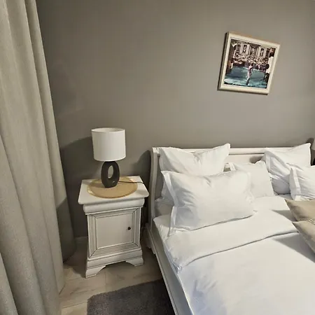 Julia Apartment *